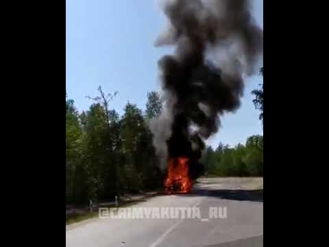 На Вилюйском тракте сгорел автомобиль На Вилюйском тракте сгорел автомобиль