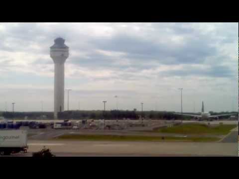 Shuttle Discovery Landing at Dulles Airport - 17 April 2012