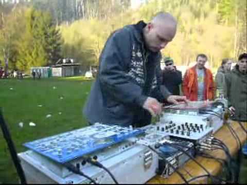 Mechoz from Metro Sound System - Live at Shot Down The Witch 2
