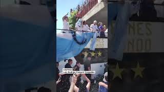 Download lagu Crazy! MOMENT fans jump onto Argentina players’ bus, one falls to ground mp3 Download lagu Crazy! MOMENT fans jump onto Argentina players’ bus, one falls to ground mp3