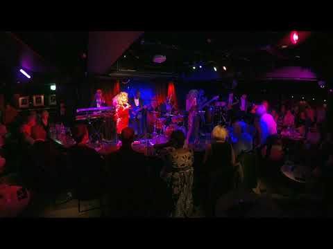 Florelie @ SingWithFlo.com video.