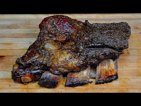 So räuchern Sie Rindfleisch-Dino-Rippchen auf einem Pelletgrill