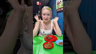 Download lagu Barbie, a foreigner, tried cobra satay😳 Was she immediately traumatized, lol mp3