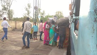 preview picture of video 'Epic Fight || Fight between Peoples to Get in the Train - 22181मे लोगों की ट्रेन में चढ़ने की मशक्कत'