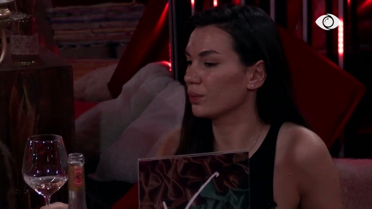 “Më kanë djegur teatrin”/ Laerti bisedon me Olën: Unë vleja më shumë se ato…