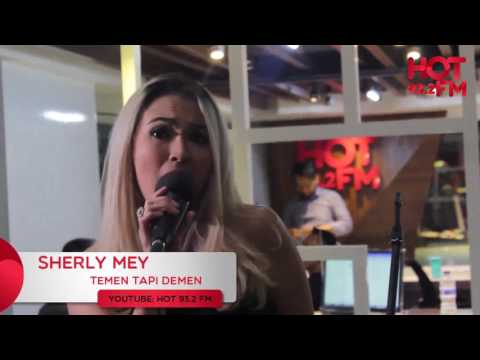 TEASER - SHERLY MEY NYANYI TEMEN TAPI DEMEN DI TAMPIL HOT