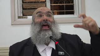 למה בחב"ד לא מוסיפים עליות בקריאת התורה▪️הרב נחמנסון▪️(בית כנסת חב"ד כפר סבא) (הרב יהודה לייב נחמנסון) - התמונה מוצגת ישירות מתוך אתר האינטרנט יוטיוב. זכויות היוצרים בתמונה שייכות ליוצרה. קישור קרדיט למקור התוכן נמצא בתוך דף הסרטון