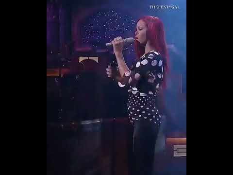 WHATS MY NAME BY RIHANNA FENTY FT DRAKE OFFICIAL LIVE CONCERT