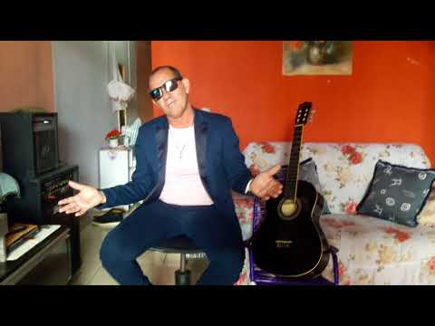 Leno Jose o leao do brega canta ao vivo