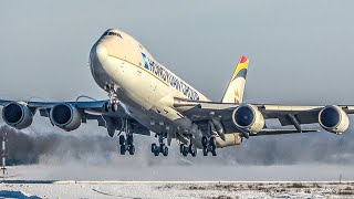 BOEING 747 CREATES A SNOWSTORM WITH FULL THRUST ENGINE POWER DURING DEPARTURE (4K)