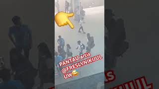 Download lagu Pantau artis fresly nikijuluw dari jendela 😅#shortsfeed #shorts mp3