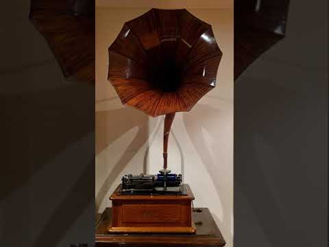 Edison Triumph Phonograph playing Nita Gitana 1520 Miller Blue Amberol cylinder record