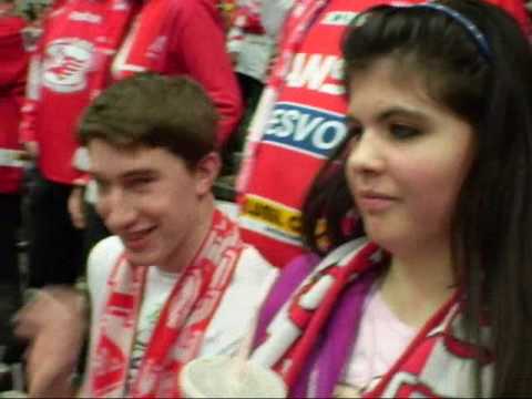 Olin a jeho new kočka na hokeji