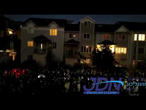 Skverer Rebbe Returns From Tashlich 6 Tishrei 5781