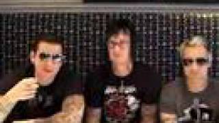 Download lagu AVENGED SEVENFOLD - message 2007 mp3