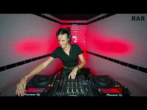 EMMA OLLIVARY / 148 BPM - 119 BASS STATION