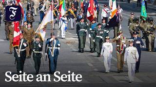 Ukraine-Verbündete marschieren bei Parade