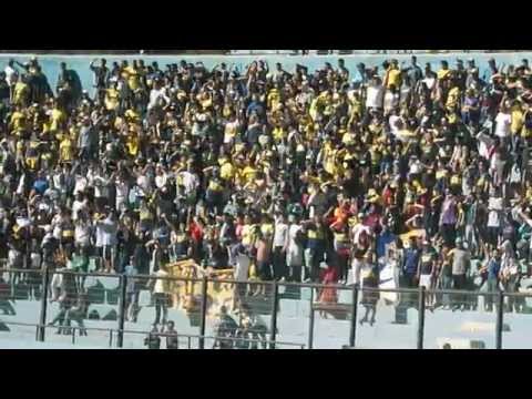 "Los del cerro 2012 vs ñublense /No importa si jugas en la b" Barra: Los del Cerro • Club: Everton de Viña del Mar