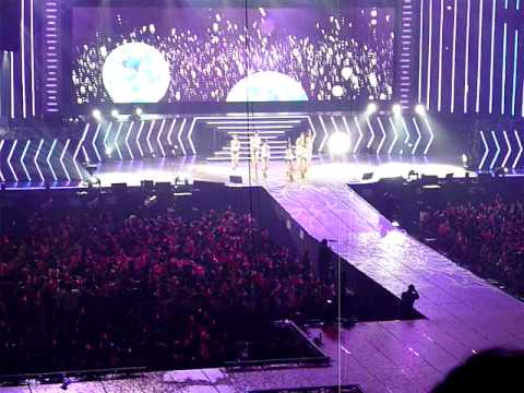 111209 Girls' Generation Tour Singapore - Into The New World SNSD