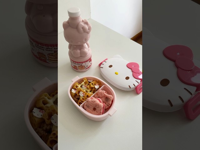 Vídeo relacionado con Skater Sanrio CSM1-A - Molde para galletas Sanrio, cortador de pan, Hello Kitty, Snack Time, juego de 4