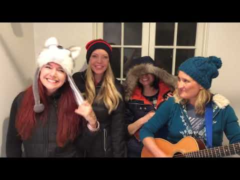 Jill Sobule, Marina V & Garfunkel and Oates: I Kissed A Girl (in Russian)! in a bathtub :)