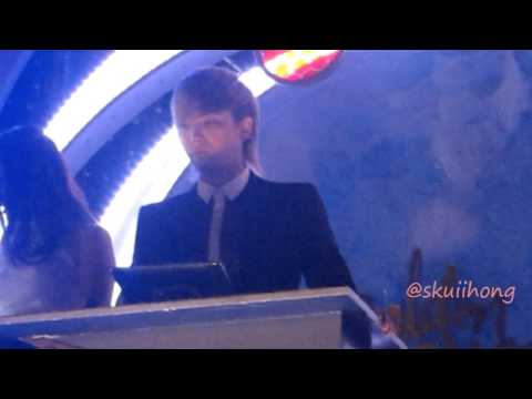 130116 GDA Hongki telling a fan to turn her board + going 2 punch a fan