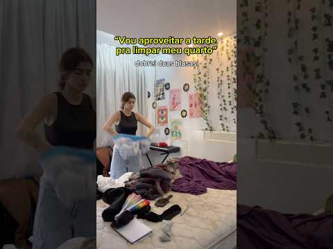 “Vou aproveitar a tarde pra limpar meu quarto” dobrei duas blusas: