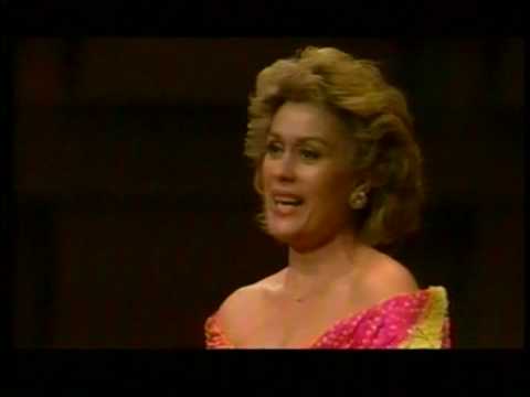 Dame Kiri Te Kanawa sings "Ruhe sanft, meine holdes Leben" - Zaide - Mozart - Nobel Jubilee Concert