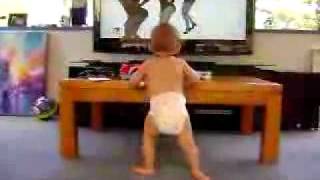 Baby Dancing to Beyonce. funny baby. comedy. pricol