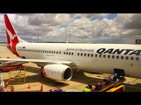 New Qantas 737-800 Economy Class Flight Report - Sydney to Melbourne Video