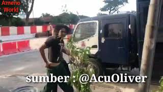 Download lagu Peniaga Burger Desa Pandan Bengang Barang Niaga diangkut DBKL. mp3