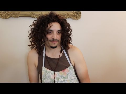 メキシコ人の母親とアジア人の彼女が出会う