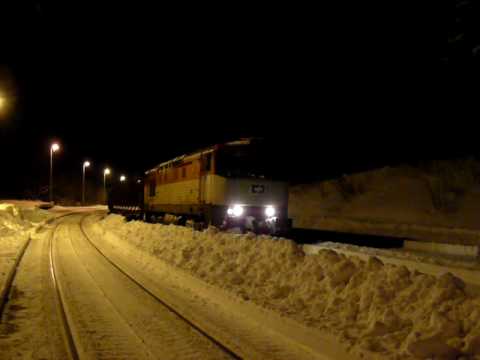 OSTRUŽNÁ - 751 141-3 v čele Mn 83403 a s postrkem 751 041-5