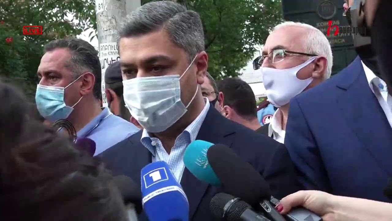 Արթուր Վանեցյանը եկել է դատարանի բակ, ուր քննվում է Ծառուկյանին կալանավորելու միջնորդությունը