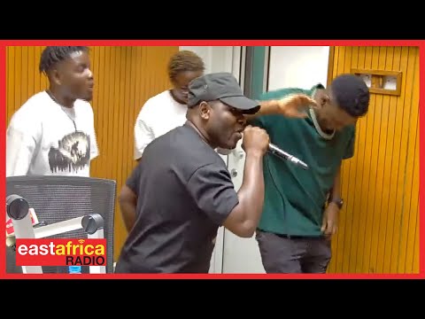 UTAPENDA! MSAGA SUMU AKILIAMSHA DUDE KWA KUIMBA LIVE NYIMBO ZAKE