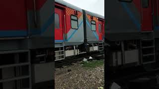 preview picture of video 'A NEW LHB RAKE IN MAU RAILWAY STATION'