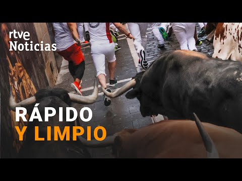 Sun July 10 2022 encierro with La Palmosilla bulls in Pamplona