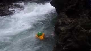 preview picture of video 'Guha Bau Body Rafting'