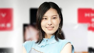 ＜相楽伊織＞元乃木坂46美女　水着姿のウインクショット「か…可愛すぎる」　カレンダーで..