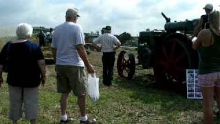 preview picture of video 'Case 25-45 Threshing'