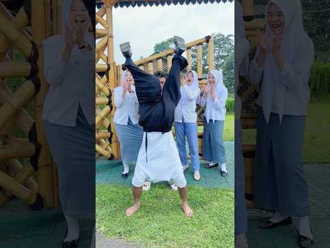 gimana idah keren belom handstan nya?🤣🤣 #comedy #funny