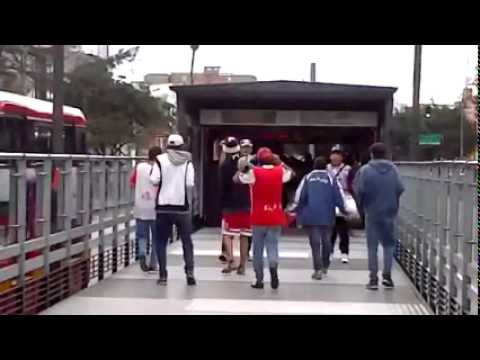 Pelea de Barras Bravas de Santafé y Millonarios en Transmilenio