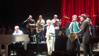 Bruce Springsteen surprises the Brian Wilson Band in NJ - Barbara Ann / Surfin' USA / Fun Fun Fun