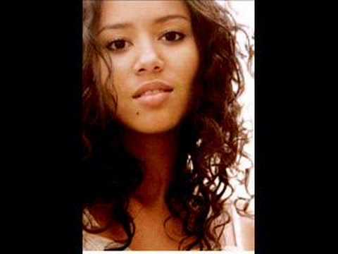 Mayra Andrade - Comme s' il en pleuvait