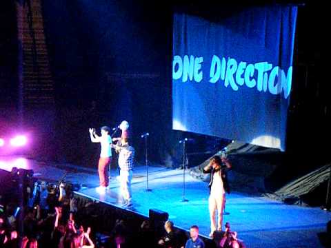 One Direction - Use Somebody ( Kings Of Leon Cover )Agganis Arena - Boston,MA  3-3-2012