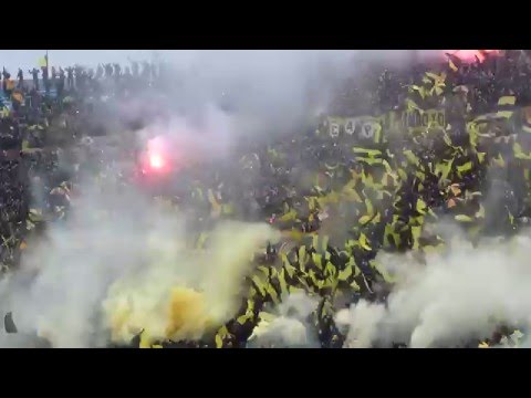 "Recibimiento de Peñarol en el Clásico del Torneo Clausura 2016" Barra: Barra Amsterdam &bull; Club: Peñarol