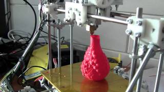 printing 3d scanned vase in Red PLA on Orca nr.1 with 1.75mm filament and .35 nozzle