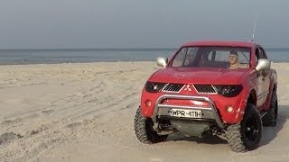 preview picture of video 'Mitsubishi L200 on the beach'