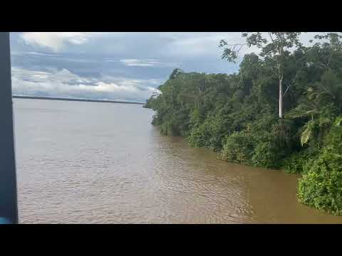 Encontro do rio Itamarati com o rio Amazonas 