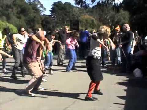 Lindy in the Park - Halloween Jazz Step - Scarecrow with Tick Tock